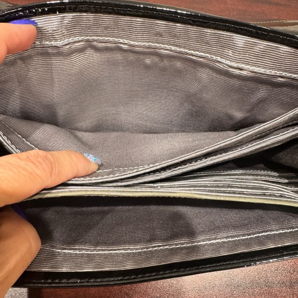 LIKE NEW Hobo‎ International Black, Green OMBRE Patent Leather CLUTCH Bag Purse